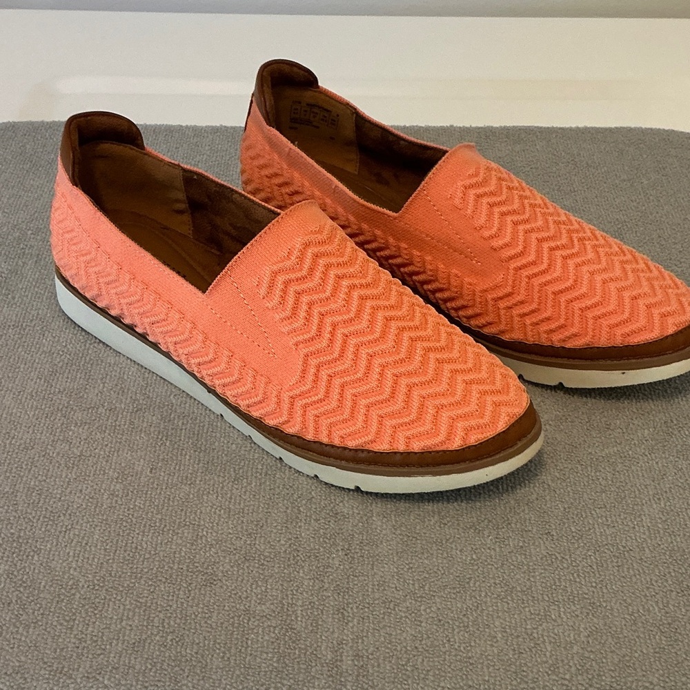 Cobb Hill by New Balance Coral Flats
